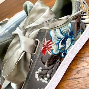 PUMA Basket Heart Embroidered Sneakers - Size 8.5W